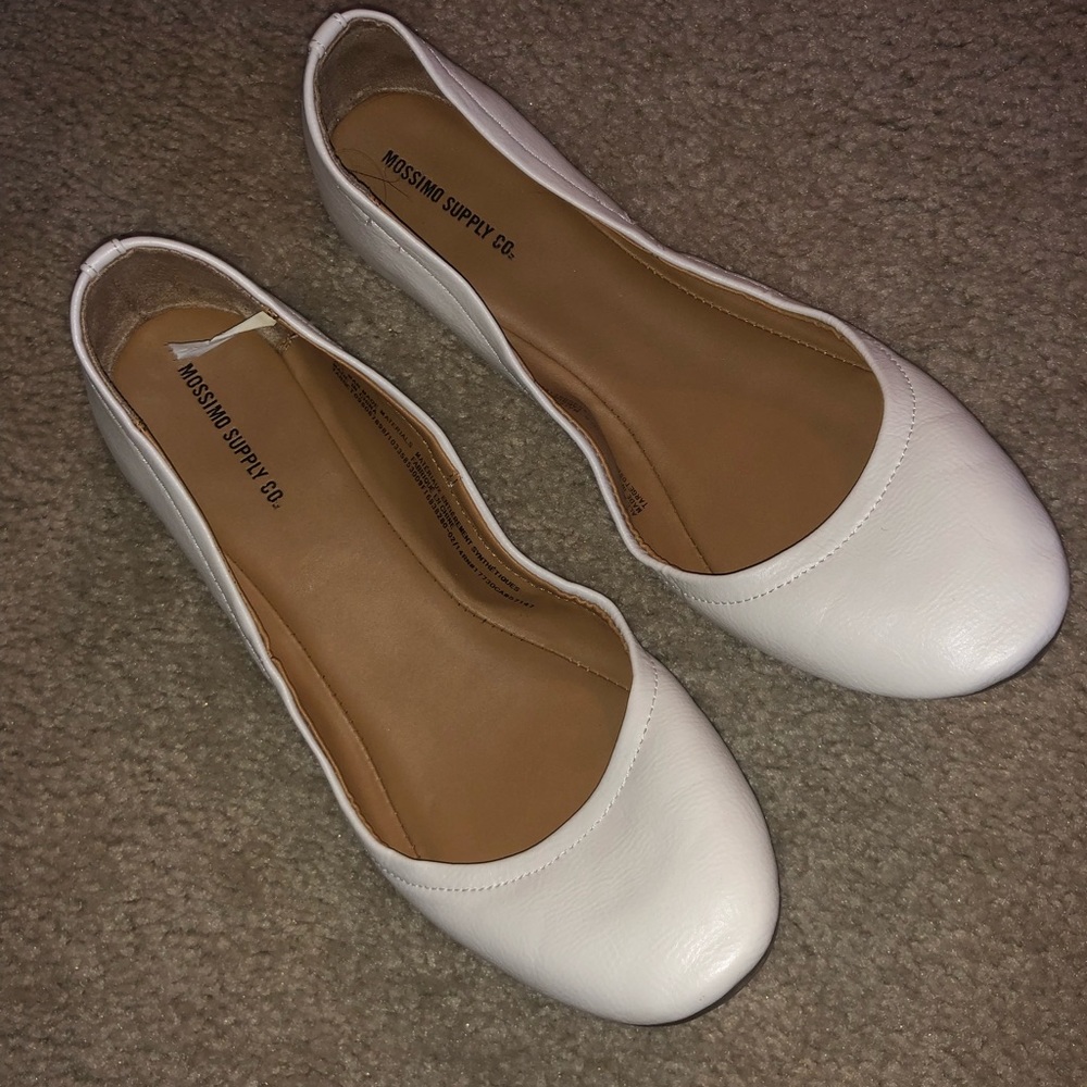 Women’s White Ballet Flat